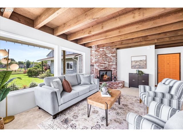 520 N HAYDEN BAY Dr, Portland, OR 97217