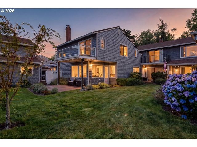 520 N HAYDEN BAY Dr, Portland, OR 97217