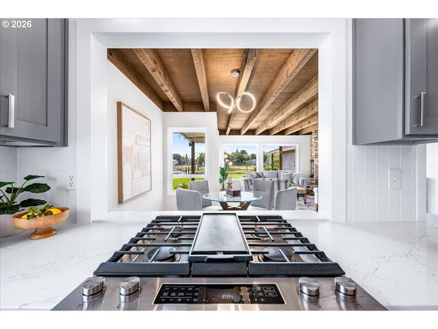 520 N HAYDEN BAY Dr, Portland, OR 97217