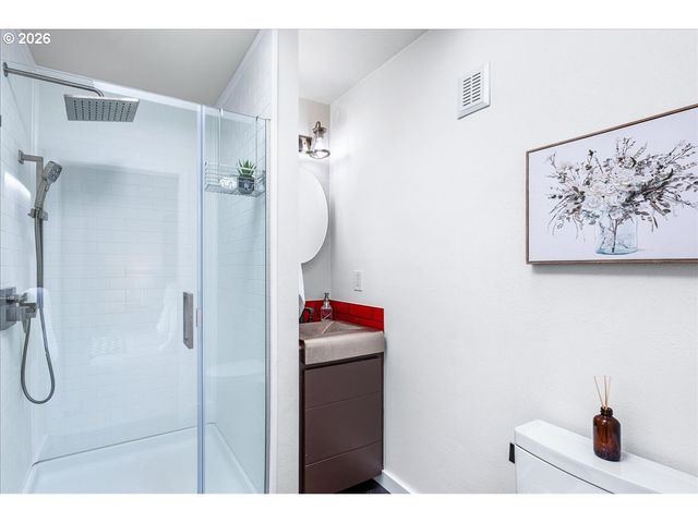 520 N HAYDEN BAY Dr, Portland, OR 97217