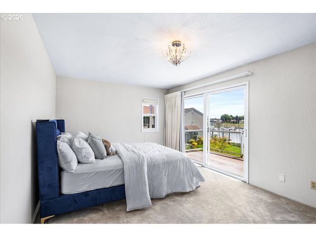 520 N HAYDEN BAY Dr, Portland, OR 97217