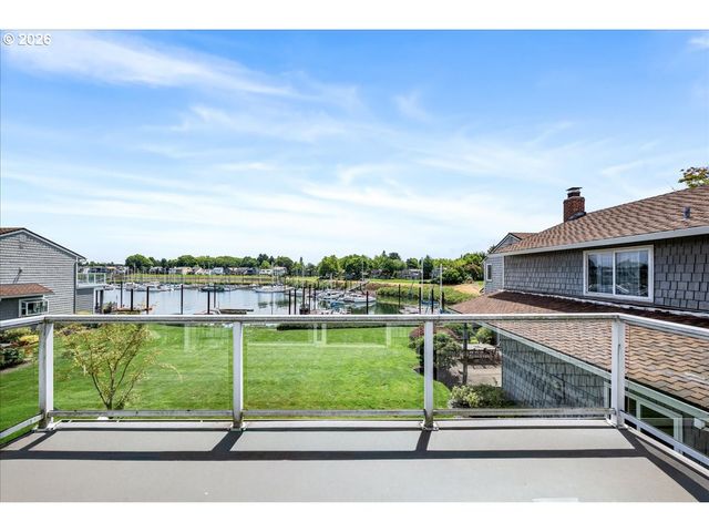 520 N HAYDEN BAY Dr, Portland, OR 97217