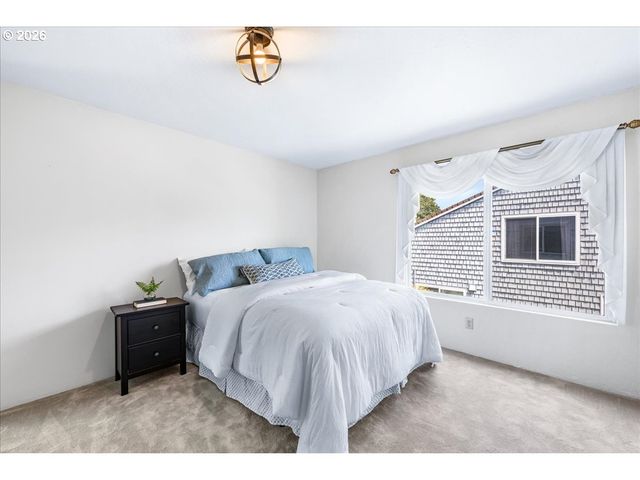 520 N HAYDEN BAY Dr, Portland, OR 97217