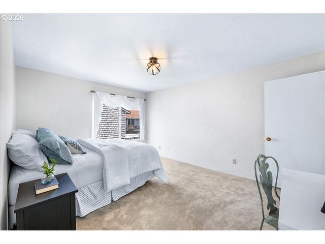520 N HAYDEN BAY Dr, Portland, OR 97217