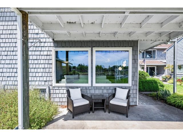 520 N HAYDEN BAY Dr, Portland, OR 97217