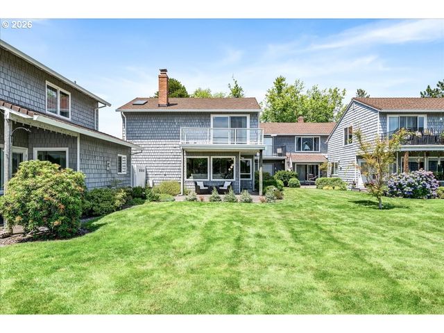 520 N HAYDEN BAY Dr, Portland, OR 97217
