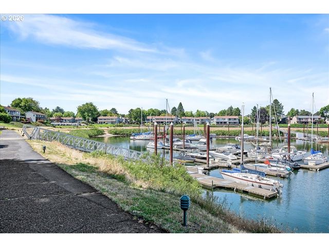 520 N HAYDEN BAY Dr, Portland, OR 97217