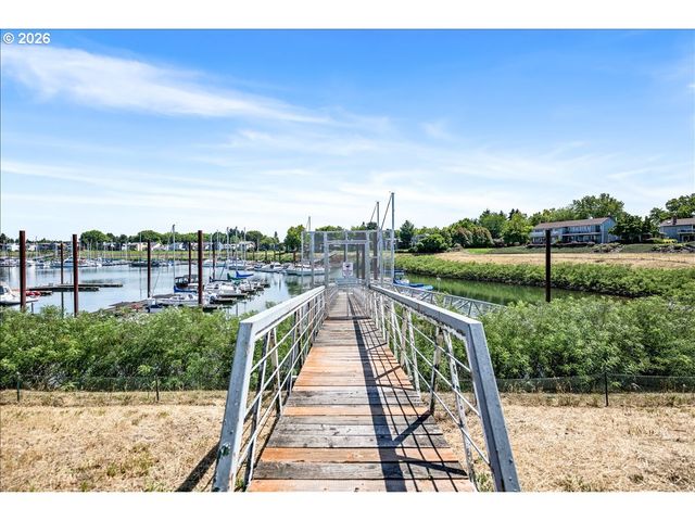 520 N HAYDEN BAY Dr, Portland, OR 97217