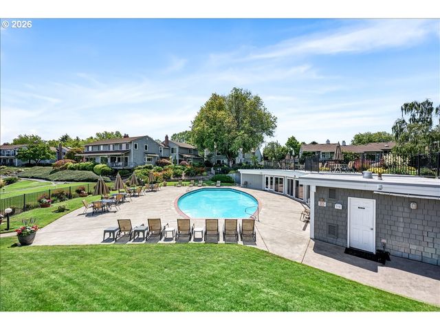 520 N HAYDEN BAY Dr, Portland, OR 97217