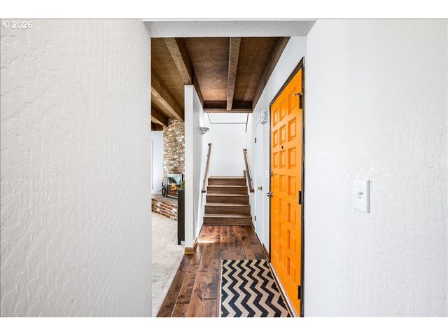 520 N HAYDEN BAY Dr, Portland, OR 97217