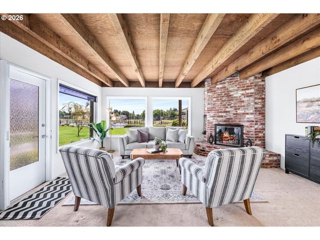 520 N HAYDEN BAY Dr, Portland, OR 97217