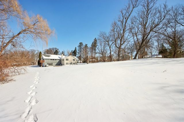 42088 N Old Lake Avenue, Antioch, IL 60002