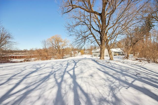 42088 N Old Lake Avenue, Antioch, IL 60002