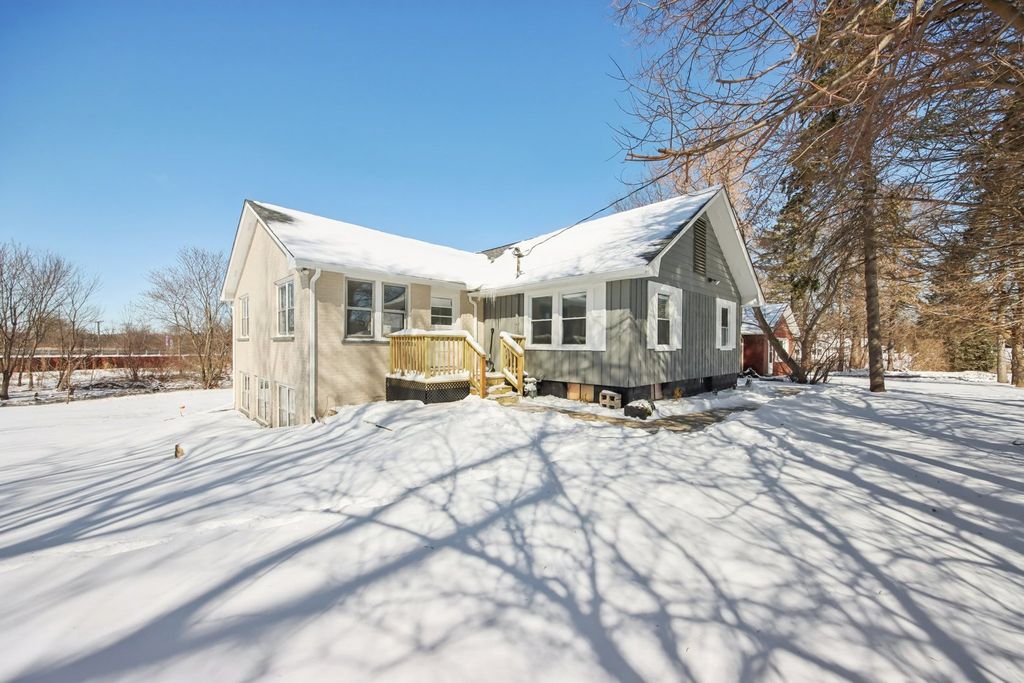 42088 N Old Lake Avenue, Antioch, IL 60002