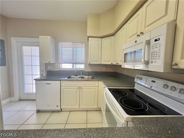 4175 Castilla CIR 203, Fort Myers, FL 33916