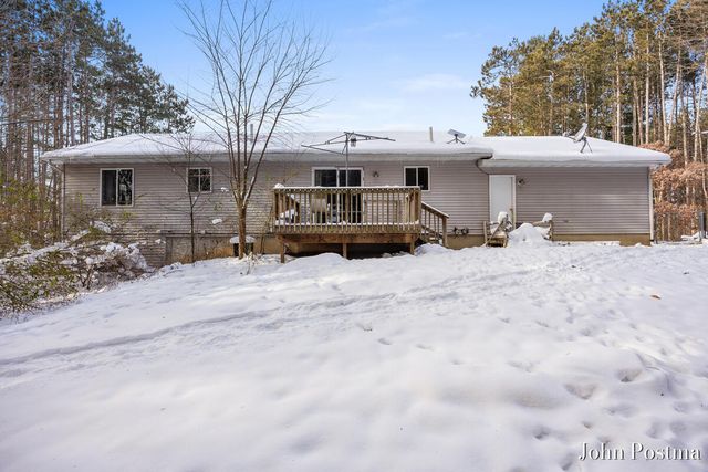 17276 Violet Ruth Drive, Cedar Springs, MI 49319