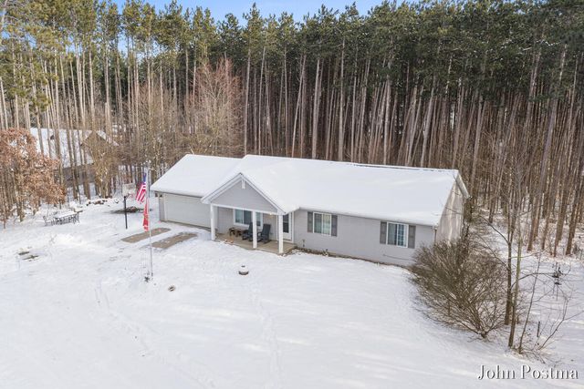 17276 Violet Ruth Drive, Cedar Springs, MI 49319