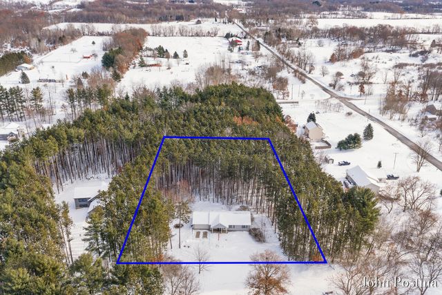 17276 Violet Ruth Drive, Cedar Springs, MI 49319