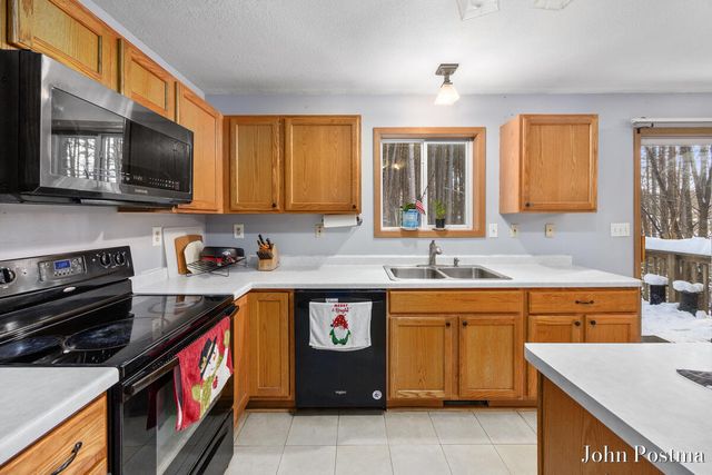 17276 Violet Ruth Drive, Cedar Springs, MI 49319