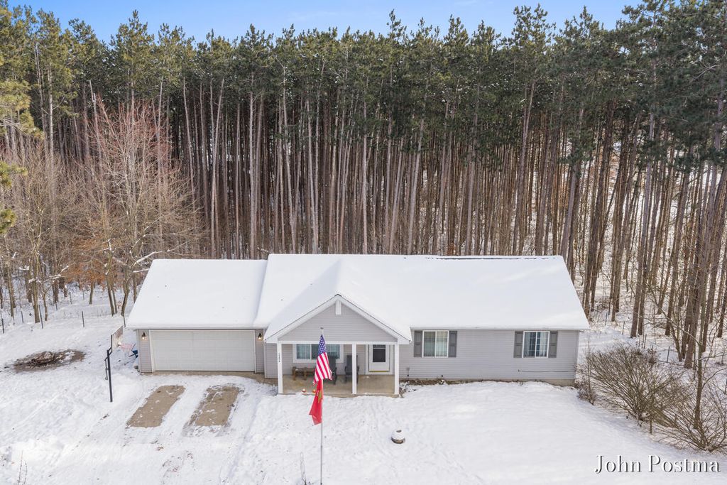 17276 Violet Ruth Drive, Cedar Springs, MI 49319