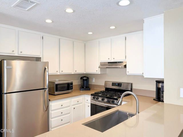 2016 Blackberry Circle, Oxnard, CA 93036