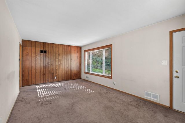 2909 Pascal Street, Roseville, MN 55113