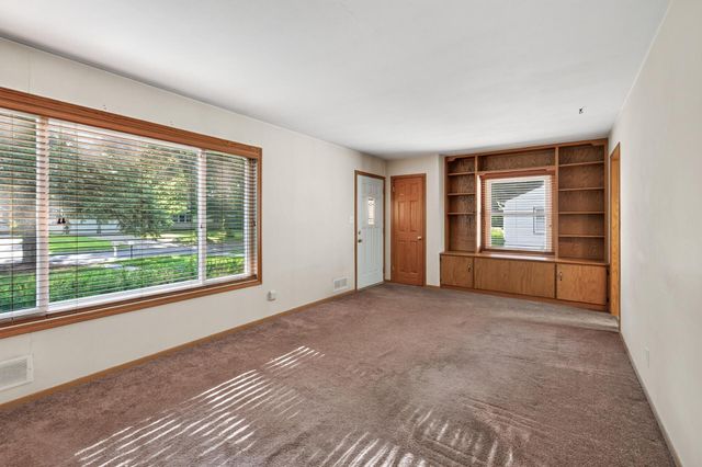 2909 Pascal Street, Roseville, MN 55113