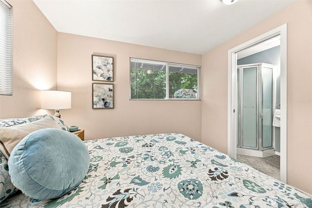612 S 195th Street, Des Moines, WA 98148