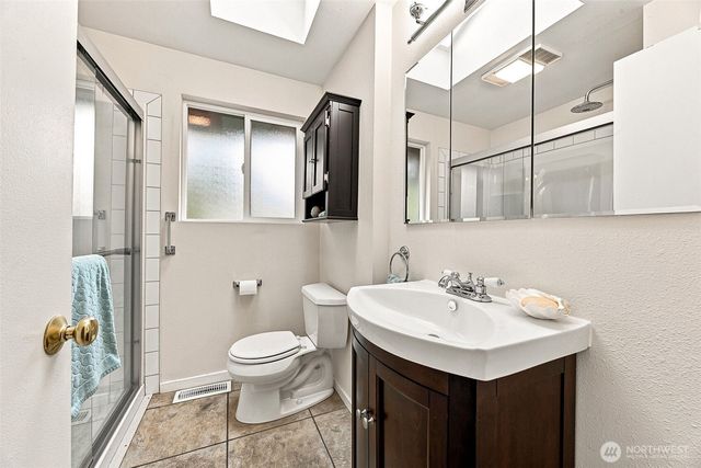612 S 195th Street, Des Moines, WA 98148