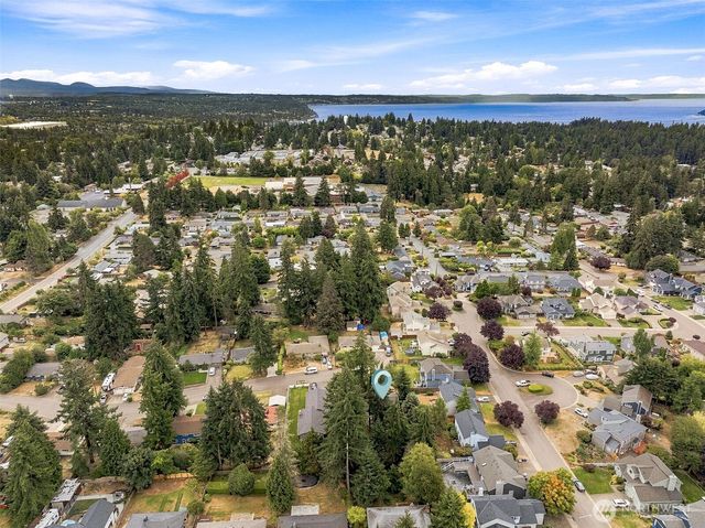 612 S 195th Street, Des Moines, WA 98148
