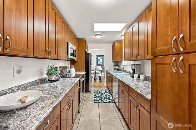 612 S 195th Street, Des Moines, WA 98148
