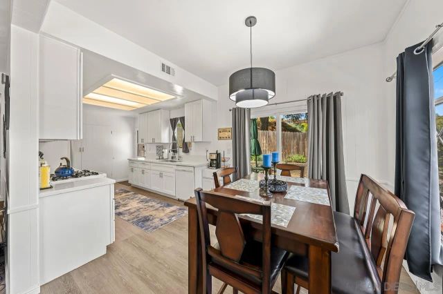 705 Beacon Pl, Escondido, CA 92025