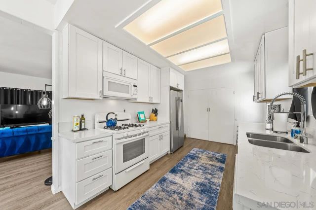705 Beacon Pl, Escondido, CA 92025