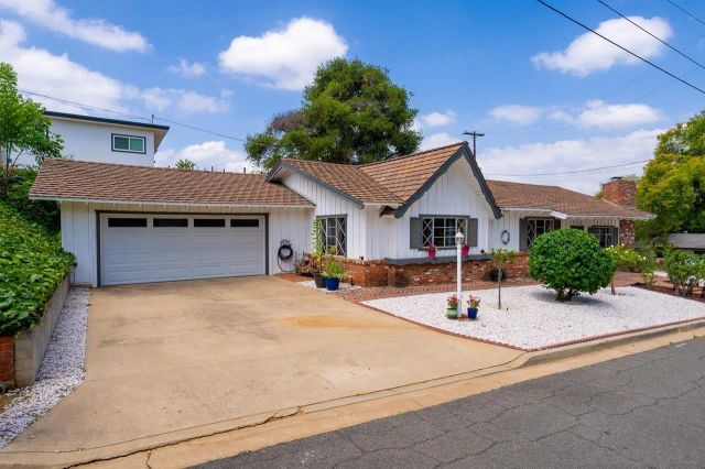705 Beacon Pl, Escondido, CA 92025