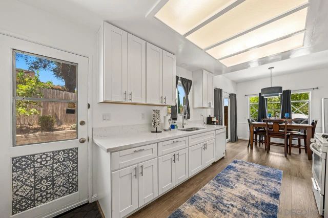 705 Beacon Pl, Escondido, CA 92025