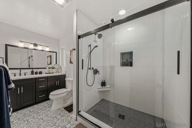 705 Beacon Pl, Escondido, CA 92025