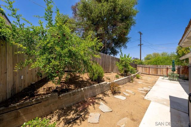 705 Beacon Pl, Escondido, CA 92025