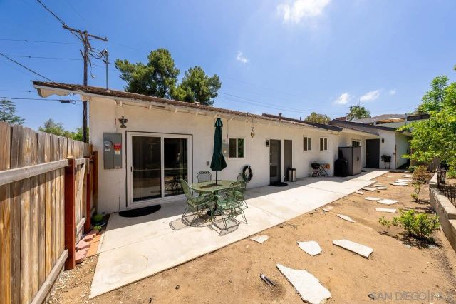 705 Beacon Pl, Escondido, CA 92025