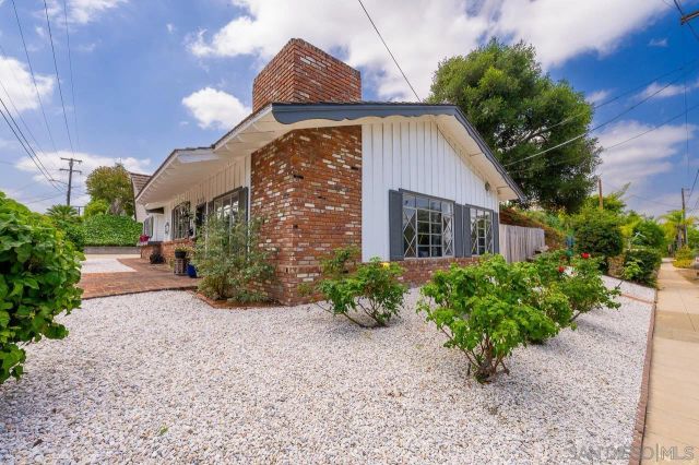 705 Beacon Pl, Escondido, CA 92025