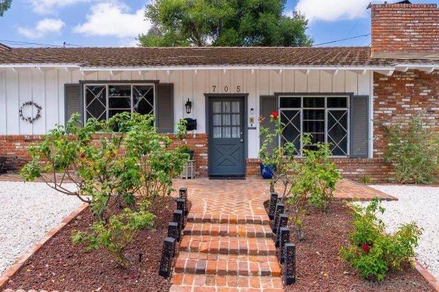 705 Beacon Pl, Escondido, CA 92025