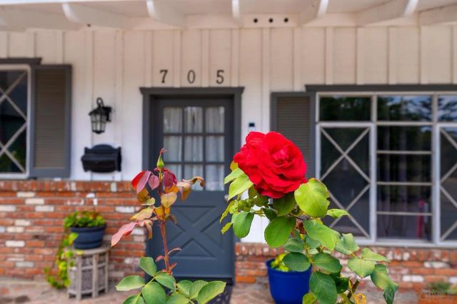 705 Beacon Pl, Escondido, CA 92025