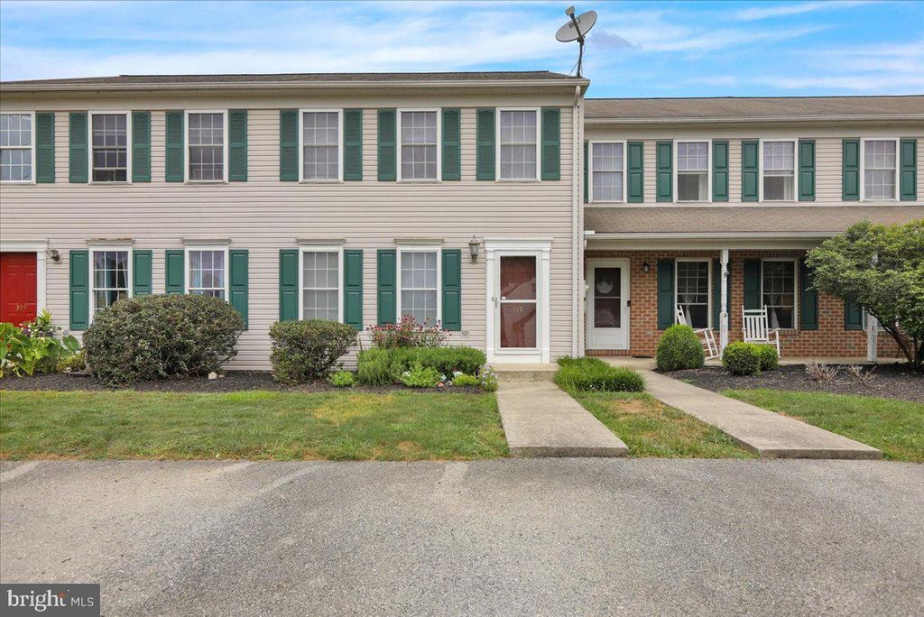 395 DEERFIELD DR, Mount Joy, PA 17552