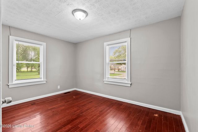 1263 Forest Dr, Louisville, KY 40219