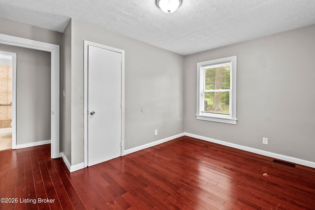 1263 Forest Dr, Louisville, KY 40219