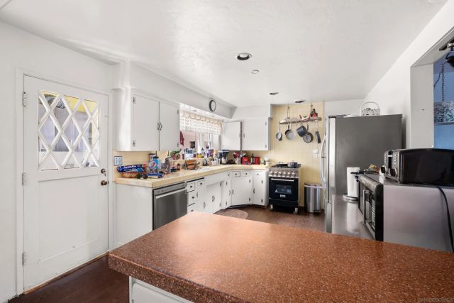 8710 Echo Dr, La Mesa, CA 91941