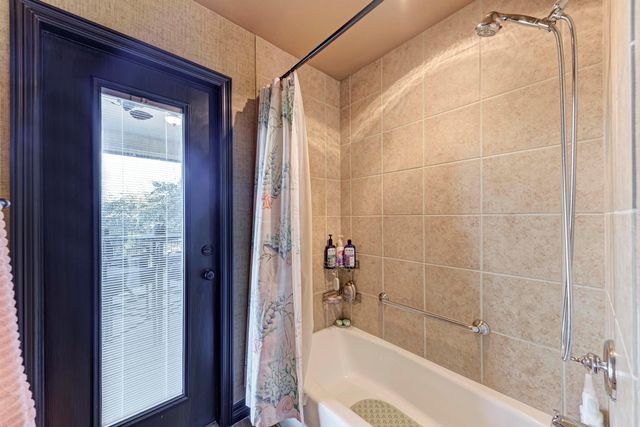 303 Left LN, Horseshoe Bay, TX 78657