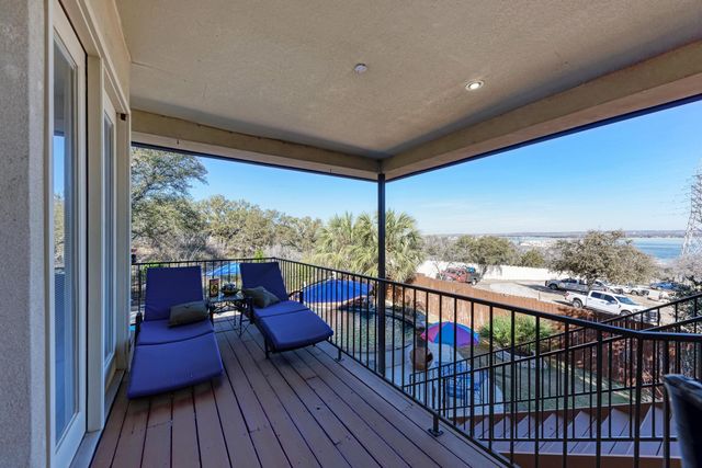 303 Left LN, Horseshoe Bay, TX 78657