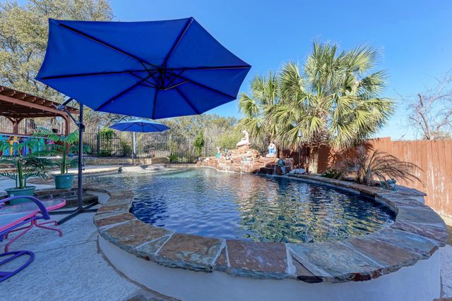 303 Left LN, Horseshoe Bay, TX 78657