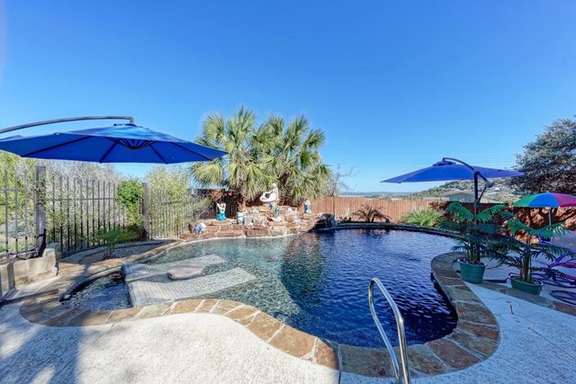 303 Left LN, Horseshoe Bay, TX 78657