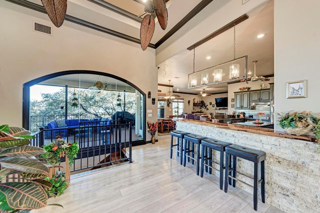 303 Left LN, Horseshoe Bay, TX 78657